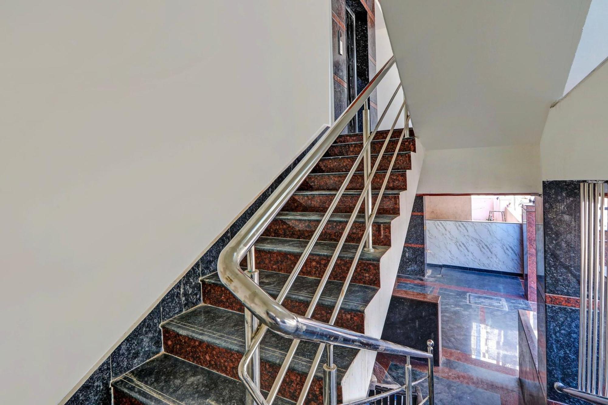 Hotel Super Collection O Gachibowli Phase 2 Near Isb Exterior foto